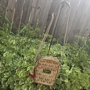 MICHAEL KORS Bedford Zip MK Signature Jacquard Flight Bag Beige Camel Cross Body